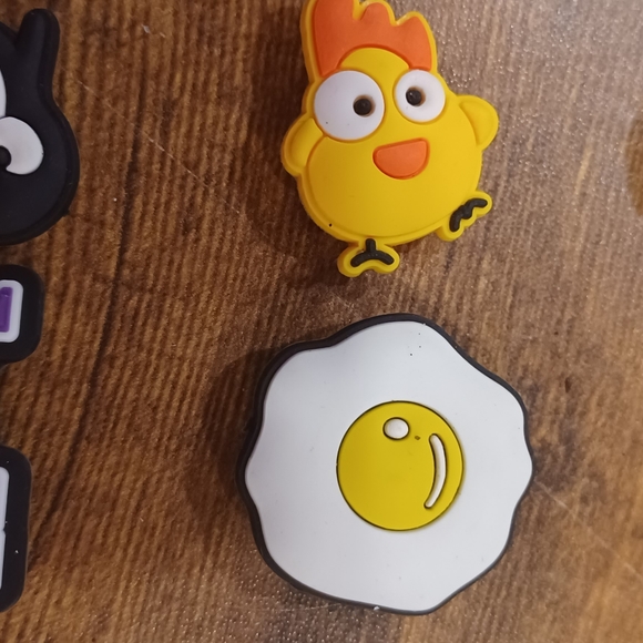 Croc chicken/egg jibitz shoe charms bundle - Picture 2 of 2